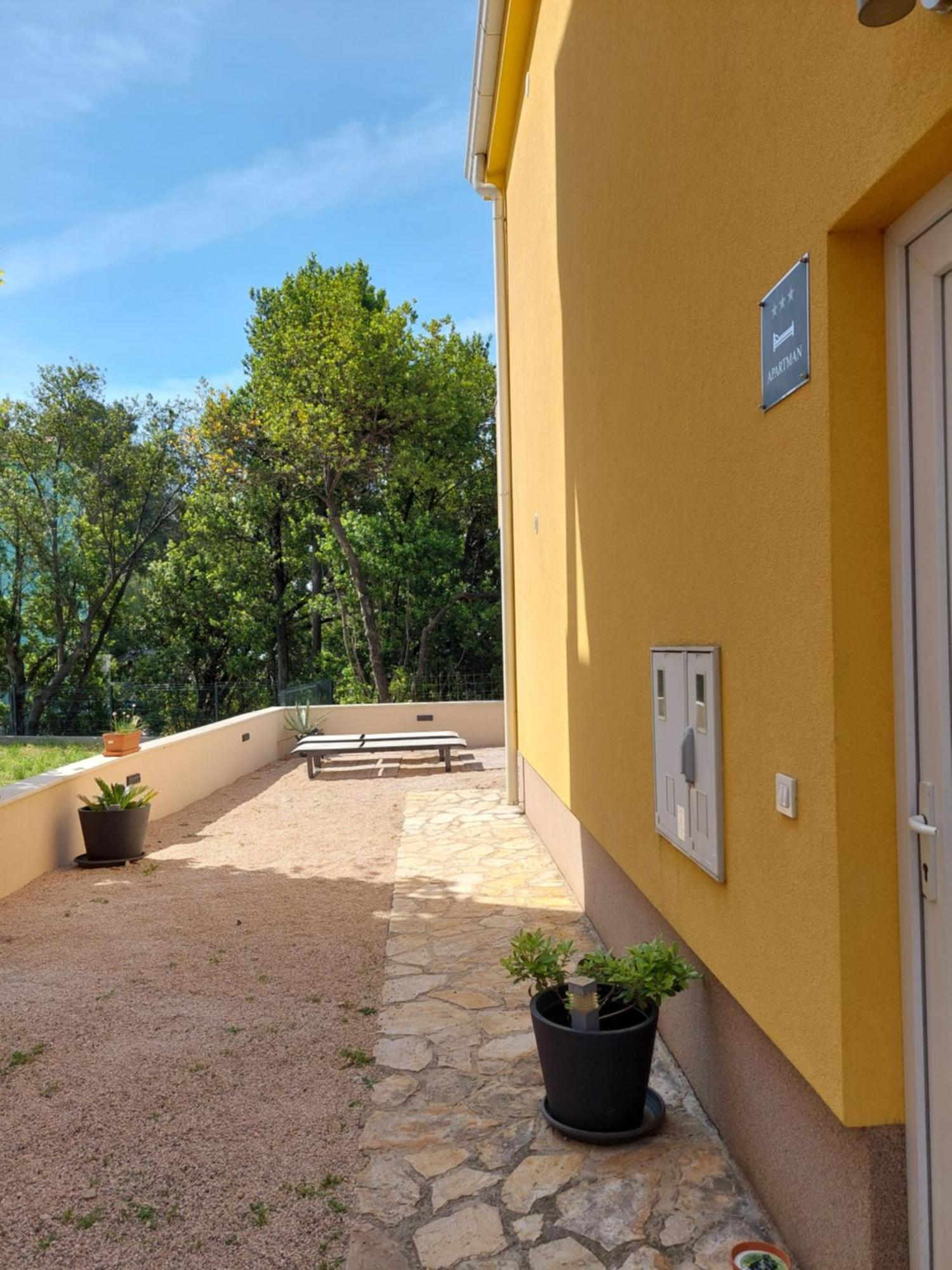 Spacious Apartment Close To The Sea In Split Area Kaštela Eksteriør billede